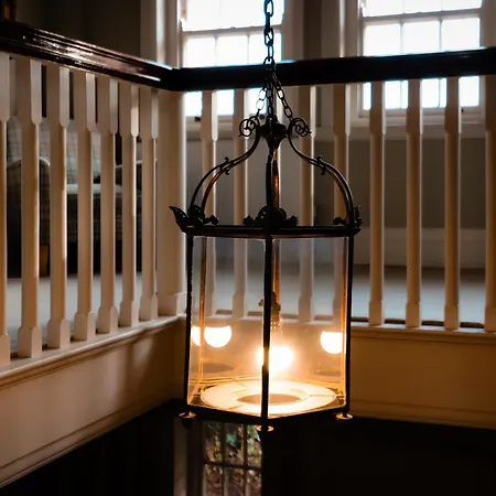 ベッド・アンド・ブレックファスト Gallows Hill